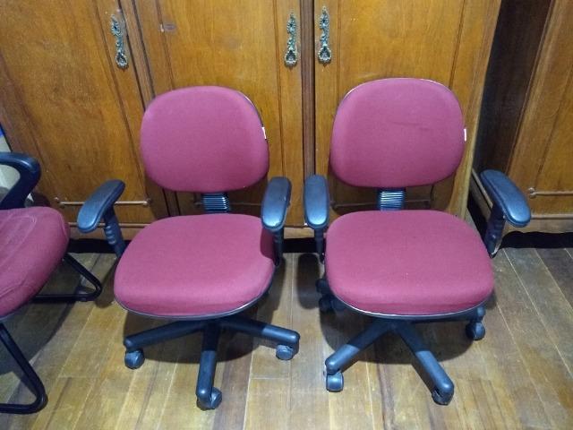 Cadeira Giratória TR Termobile - Apoio de braço e regulagem de altura