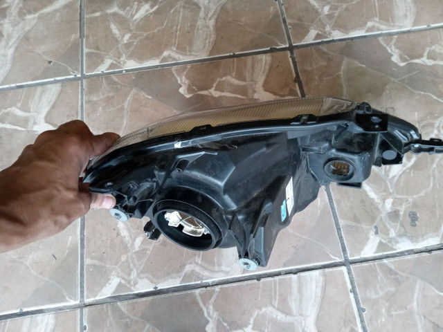 Farol esquerdo Toyota Etios (carcaça preta ) - Foto 3