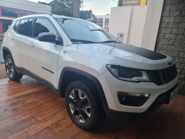 COMPASS TRAILHAWK BRANCO PEROLIZADO