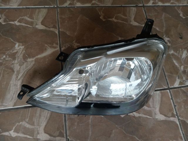 Farol esquerdo Toyota Etios (carcaça preta ) - Foto 2