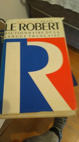 Dicionário Francês Le Petit Robert  - 2500 páginas 