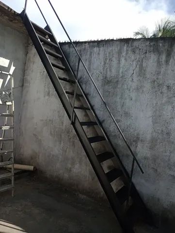 Escada reta de ferro 