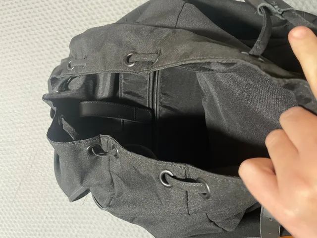 Mochila preta de couro - Foto 3