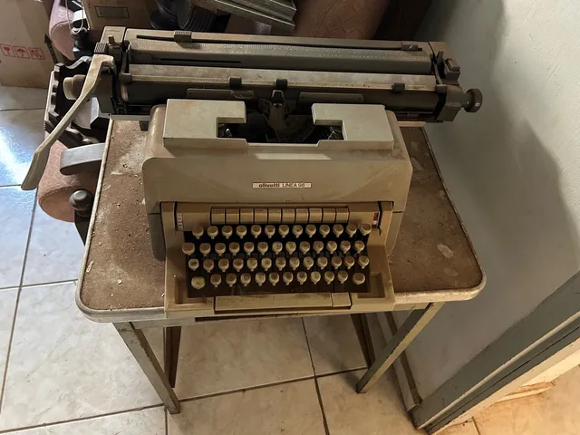 Máquina de escribir Olivetti linea 98 - Andanadv