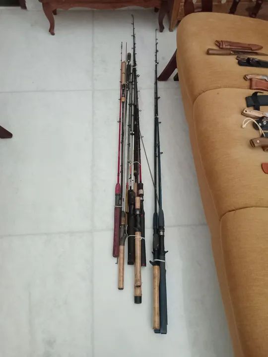 Coleção de carretilhas de pesca e vários materiais para pesca - Foto 6