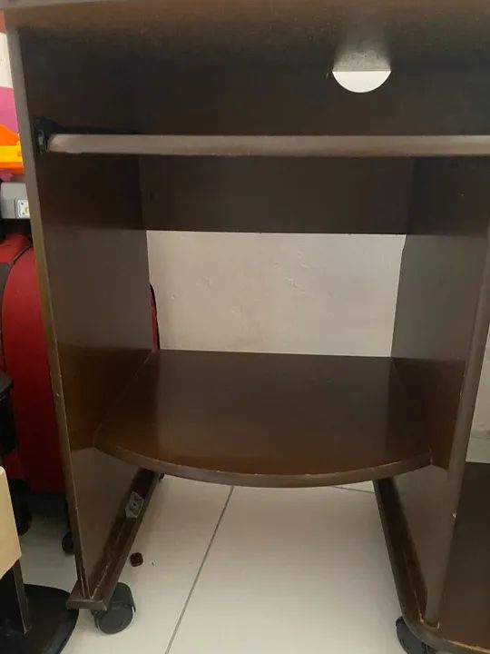 Escrivaninha com gaveta para teclado e rodinhas - Foto 4