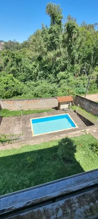 C301 - Casa com excelente espaço externo e piscina. - Foto 2