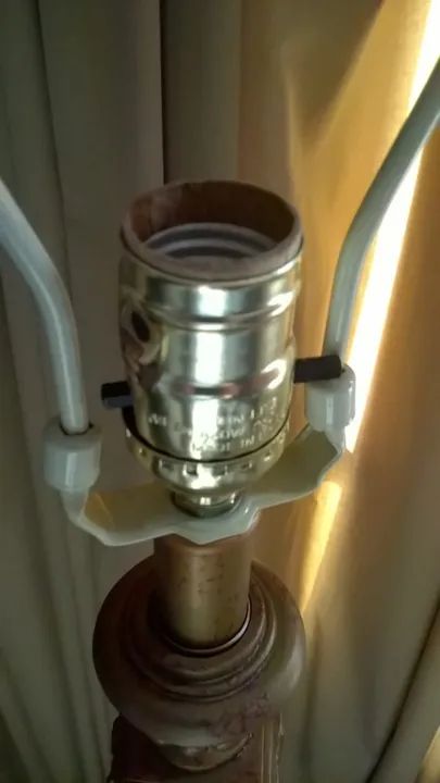 Abajur de coluna estilo colonial- importado, lindíssimo - Foto 3