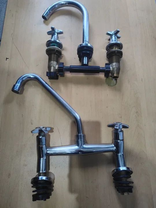 Vendo 2 pares de torneira misturador Ótimo estado  - Foto 3