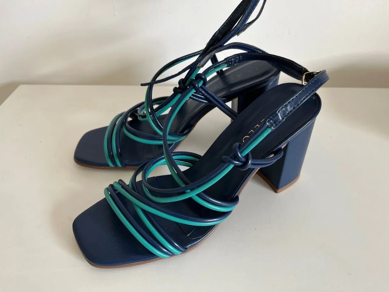 Sandália Corello Azul Marinho com detalhes turquesa 36