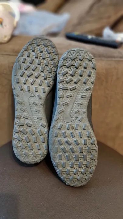 Chuteira Nike muito nova número 37 - Foto 4
