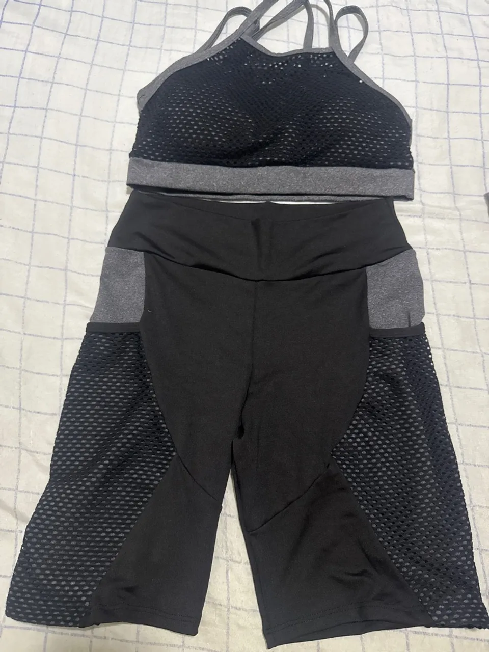 Conjunto esportivo fitness feminino preto e cinza