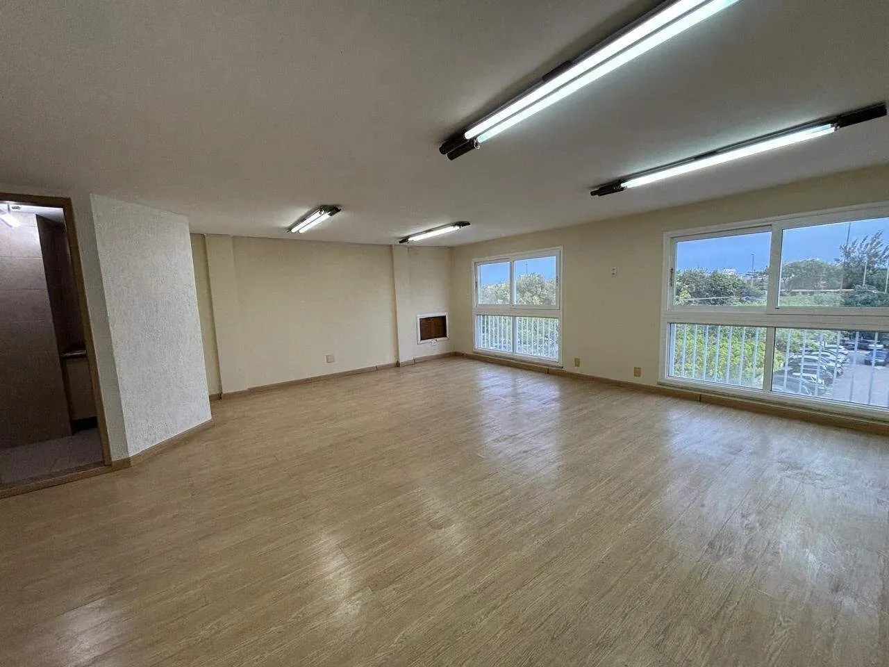 Sala no Downtown, 1 vaga, 2 banheiros e copa