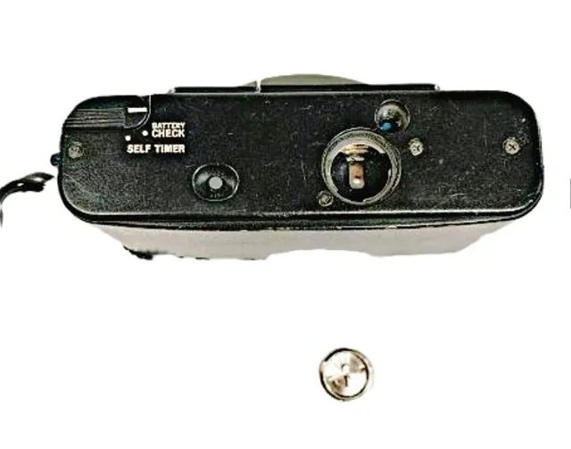 Câmera Compacta Olympus XA2 Point & Shoot 35mm Preta - Foto 3