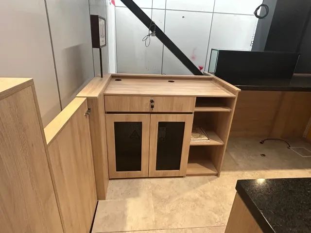 QUIOSQUE Móvel em MDF 3504x675x920mm, chapa de MDF 15mm amadeirado externo, parte interna  - Foto 5