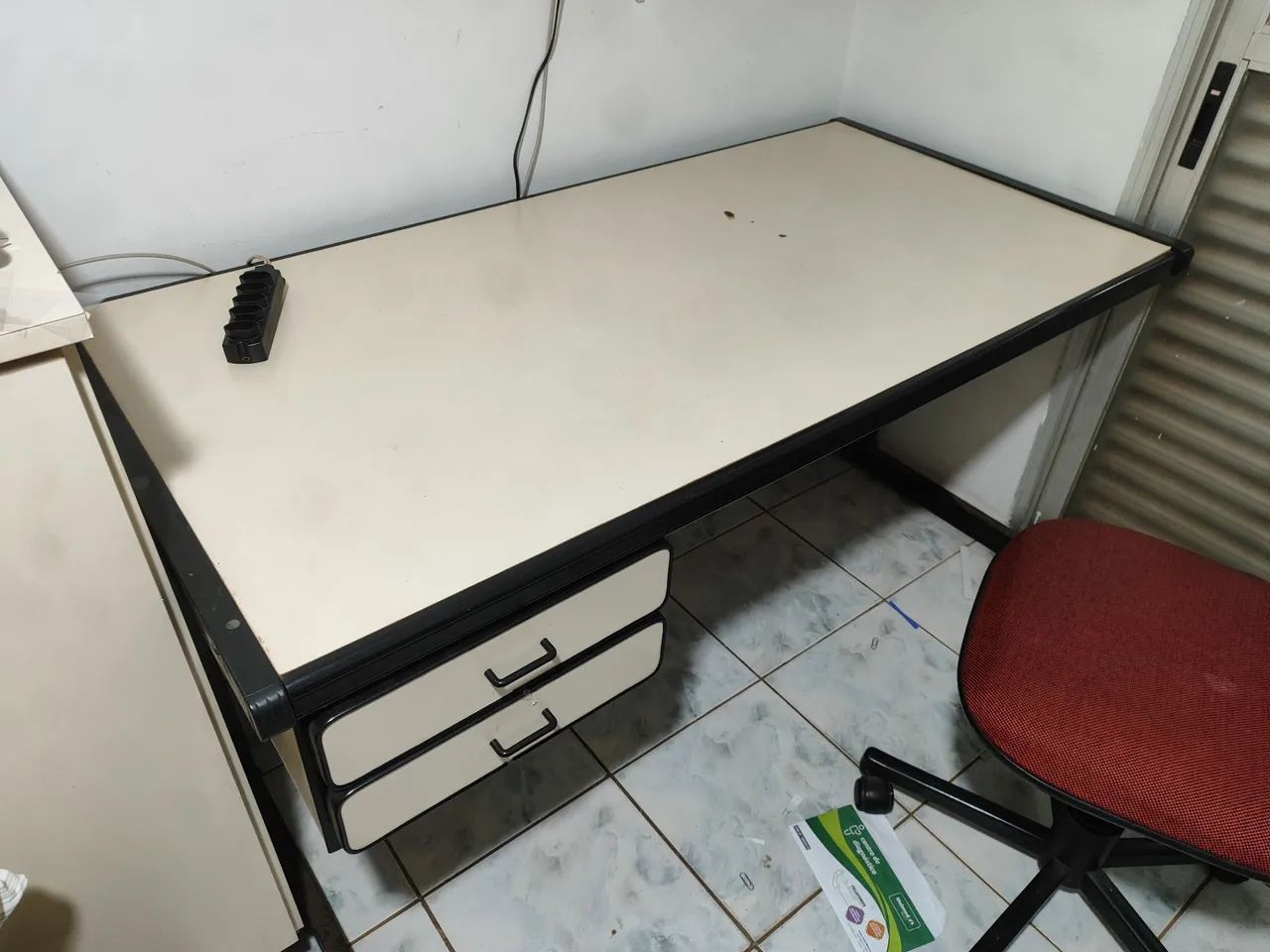Vendo escrivaninha64276681443457121