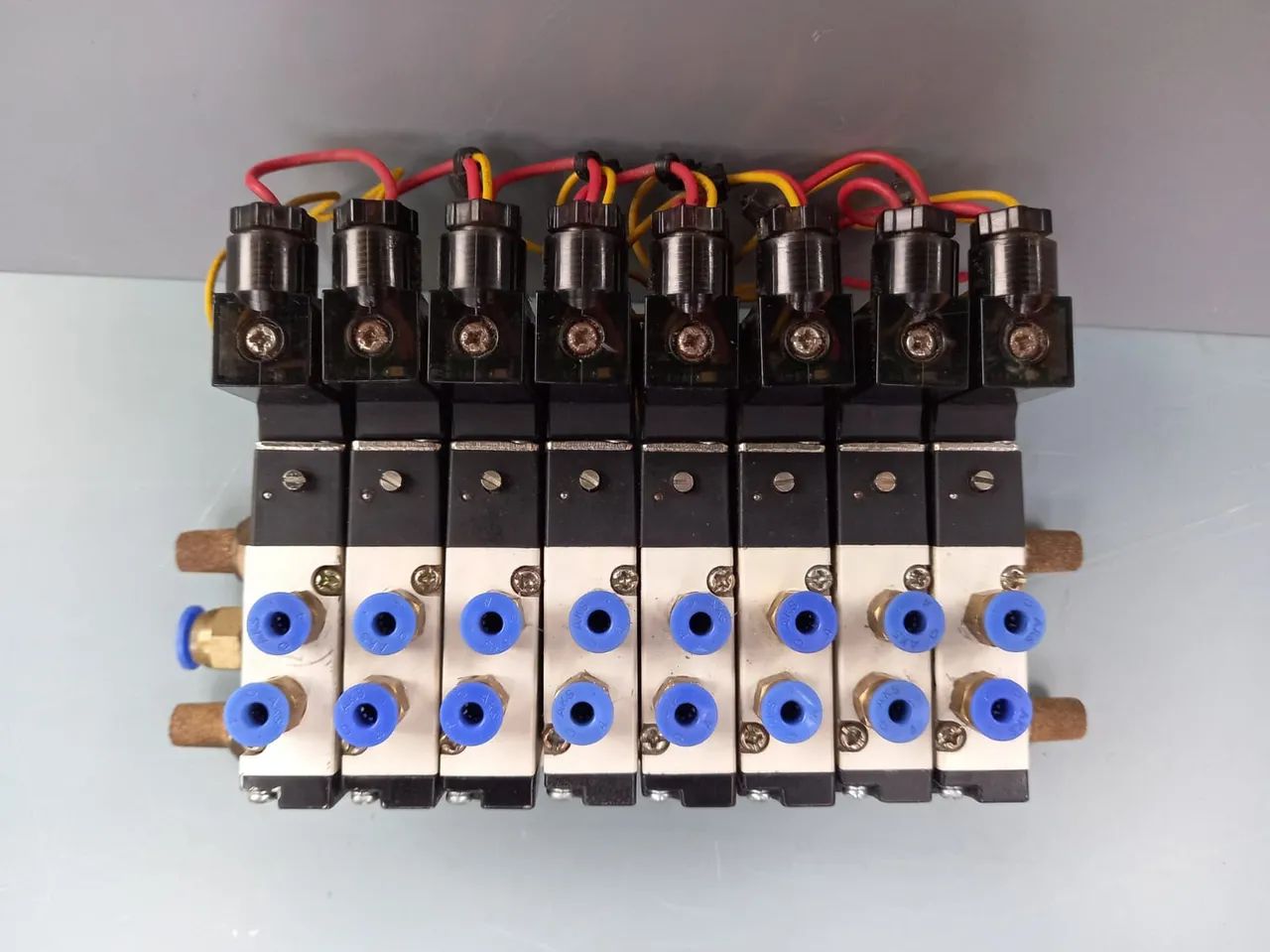 Bloco Manifold Pneumático 8 válvulas 5/2 vias - Foto 4