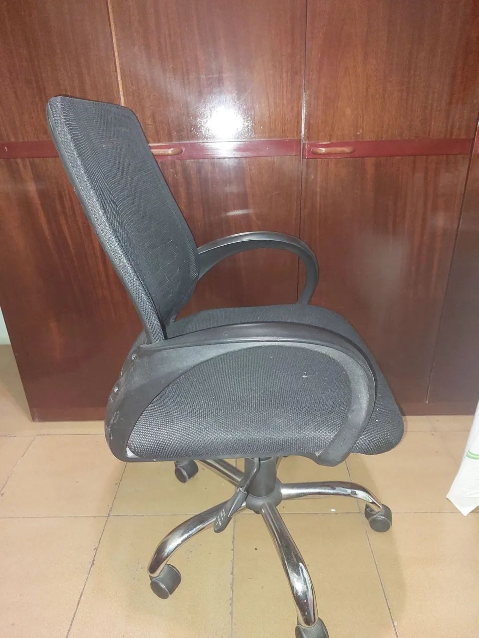 Cadeira de Escritório Confortável e Funcional - Foto 4