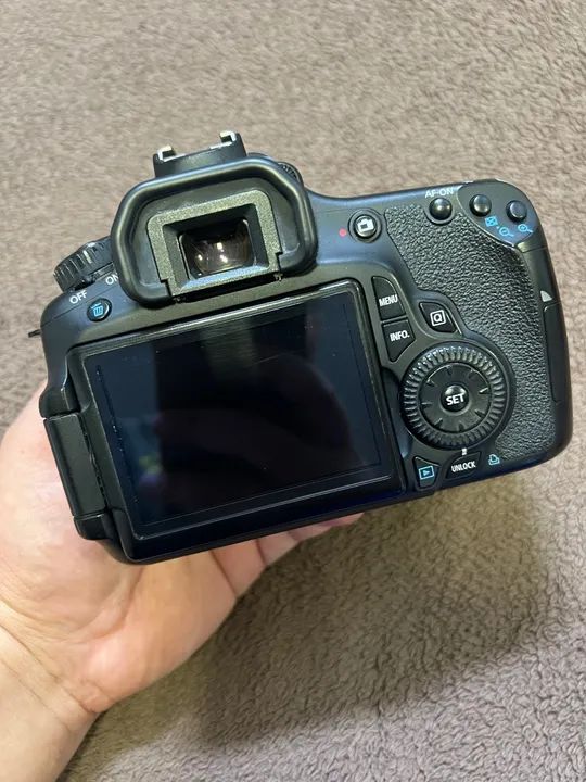 Câmera Canon EOS 60D - leve defeito - Foto 2