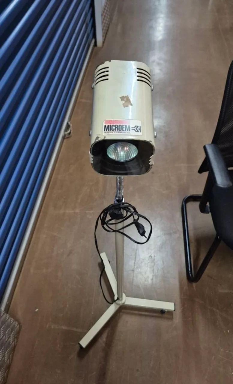 Foco Cirúrgico Hospitalar com Pedestal