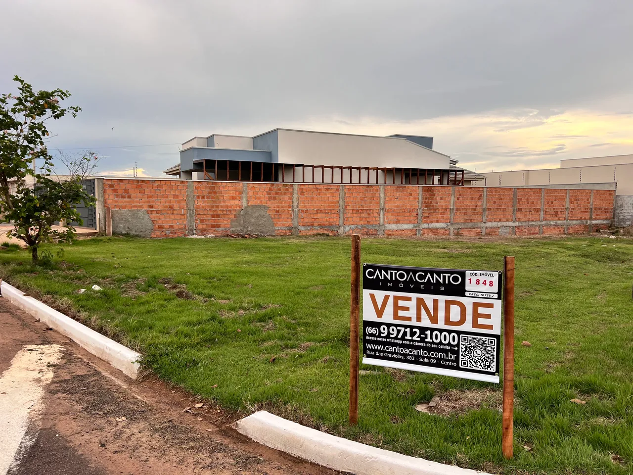 Lote à venda no Jardim Curitiba - Próximo a Praça e pista de caminhada.