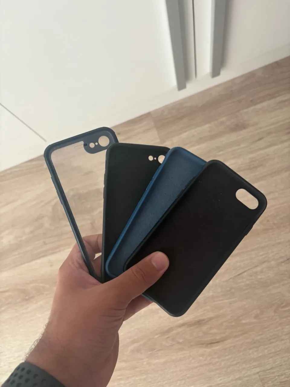 3 capinhas + 1 case - iPhone SE/iPhone 8