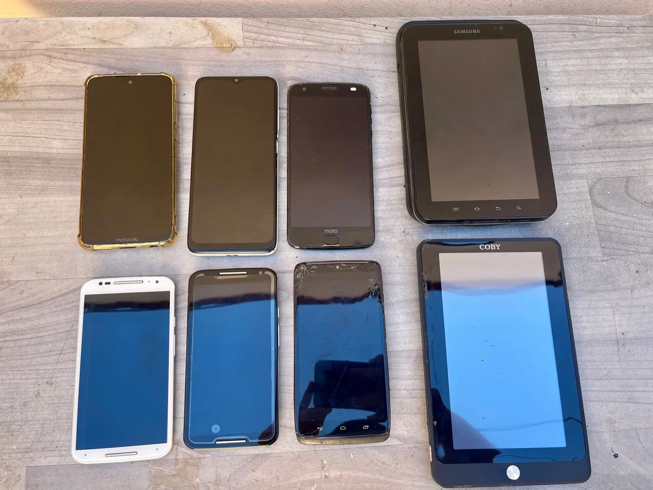 Lote com 8 celulares/tablets para conserto ou retirada de peças - tudo por R$120!