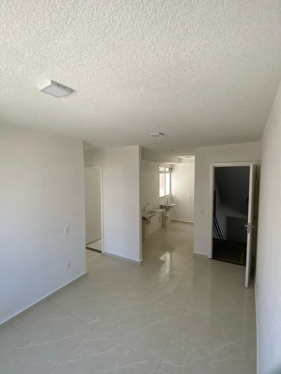 Apartamento à Venda em Santa Cruz, RJ - Condomínio Jardim dos Lírios I 2 Quartos, 45m², Re