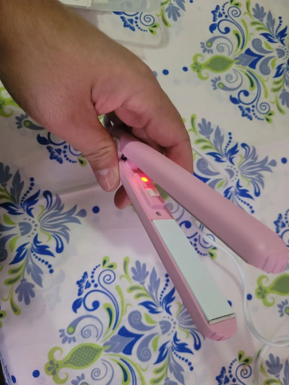 Mini chapinha prancha cabelo bivolt para viagem - Foto 4