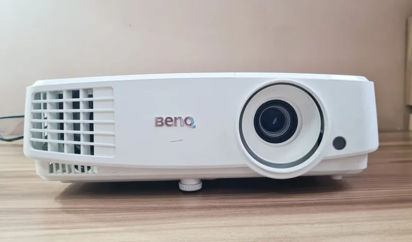 Projetor BenQ MS524B SEMINOVO com 3200 ANSI Lumens, HDMI, SVGA e Controle Remoto