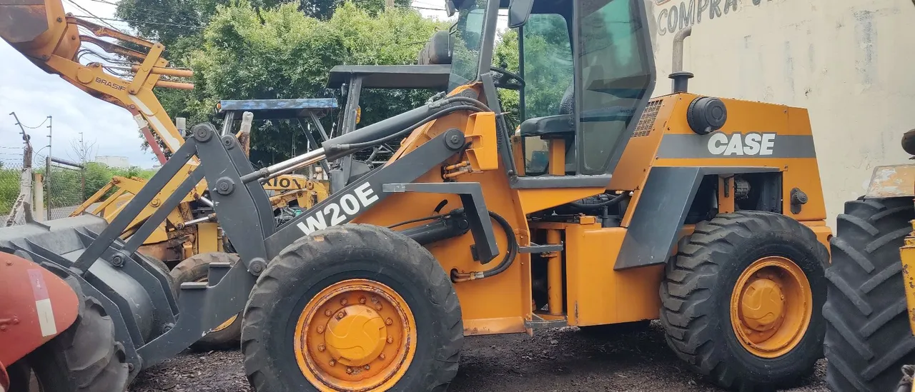 Carregadeira CASE W20E
