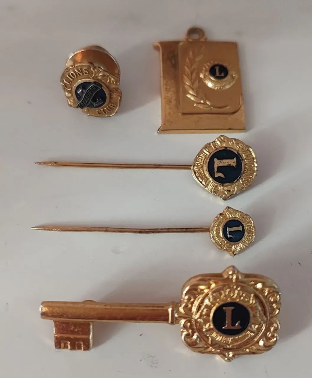 Coleção Vintage com Broches e Pins Lions Club - Foto 3