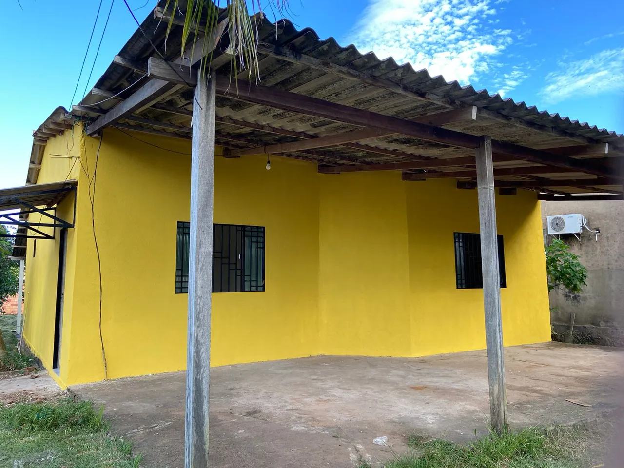 Casa para aluguel, 2qts sendo os 2 suítes, local bem arborizado.