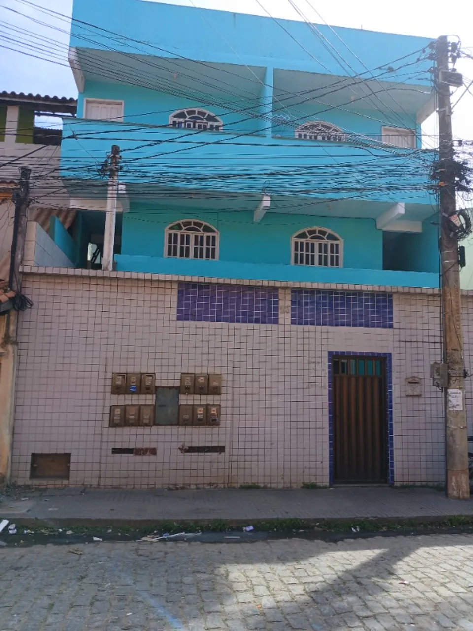 Prédio com oito kitnets, e dois Apartamentos. Bairro Jardim Aeroporto CEP 27963-002