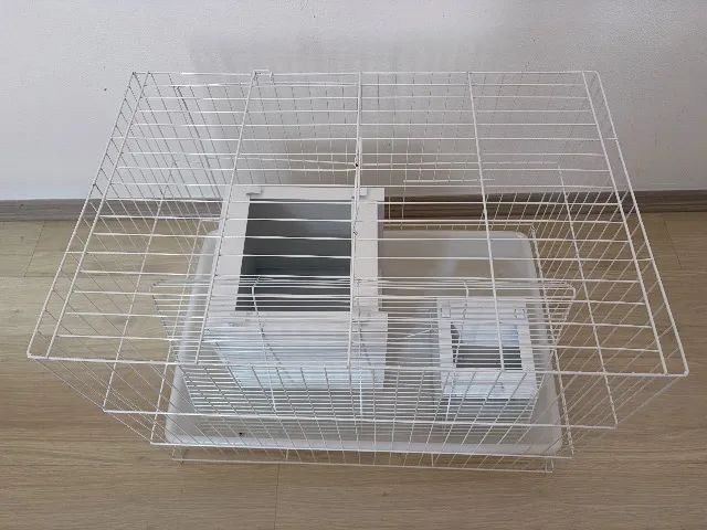 Gaiola Coelheira Grande Branca Seminova com grade, toca e comedouro - Foto 4