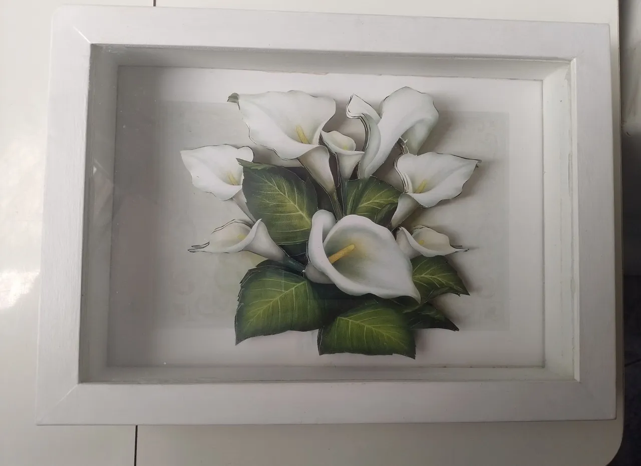 Quadro caixa alta Tam pequeno Flores Calla em Relevo