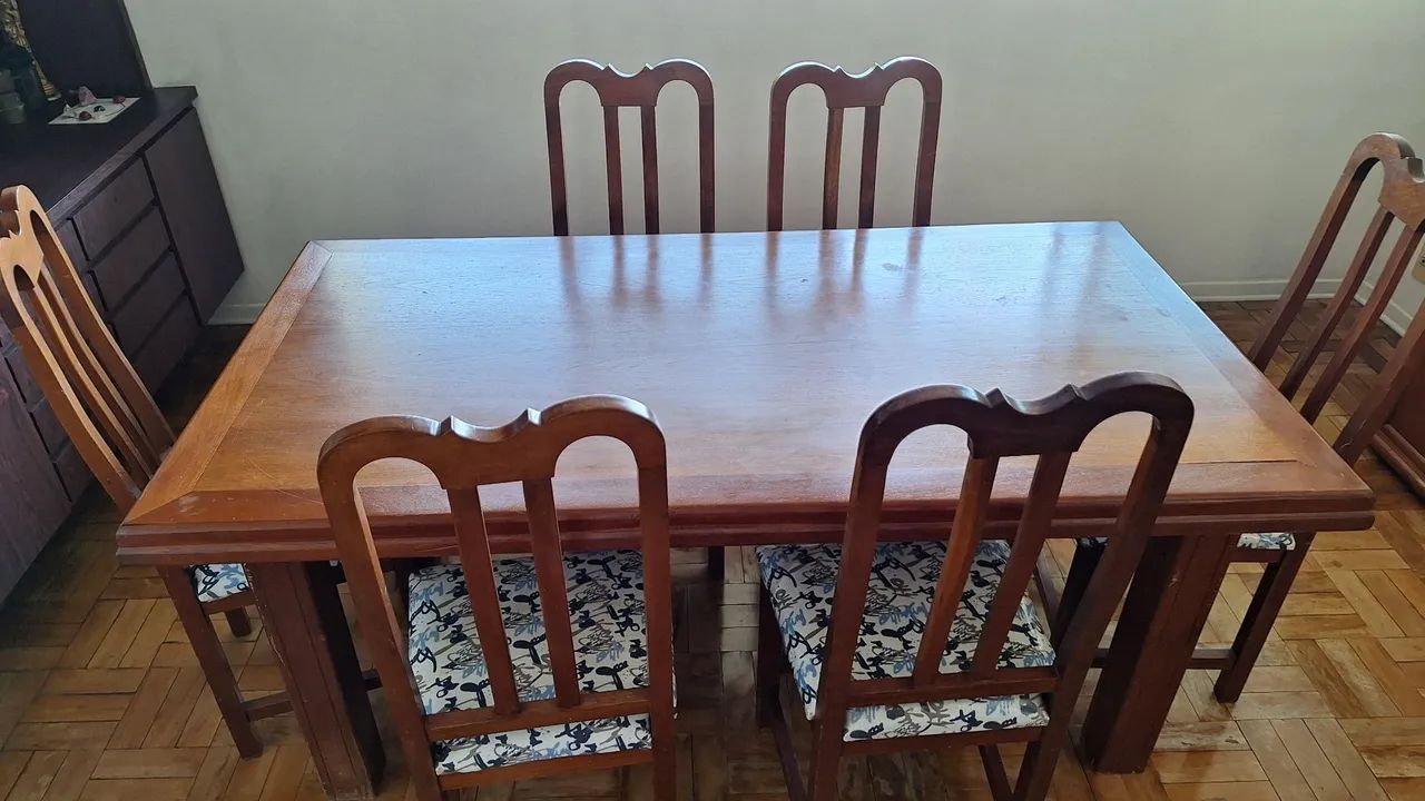 Mesa com 6 cadeiras madeira maciça  - Foto 3