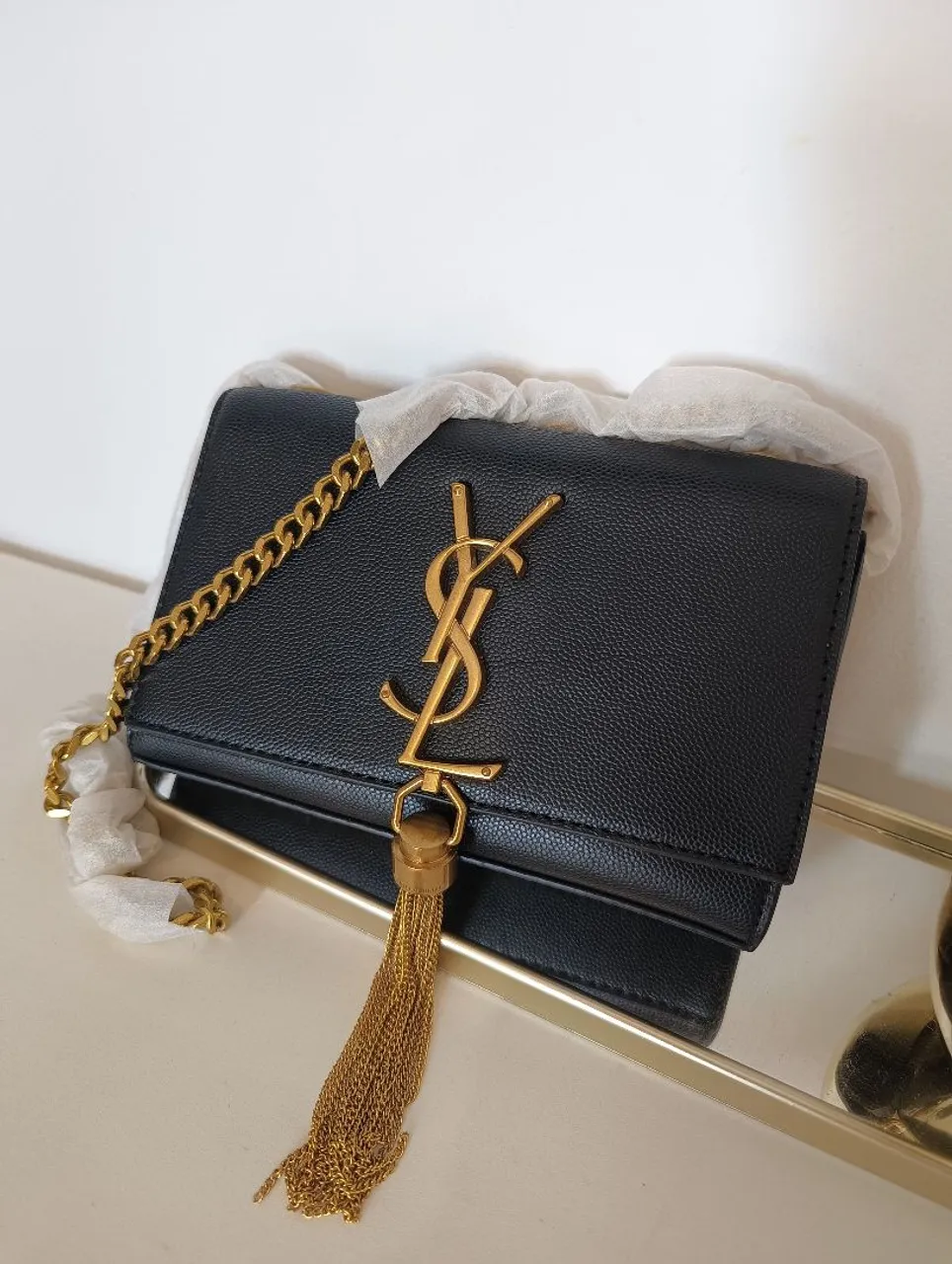 Bolsa YSL com corrente e tassel dourado