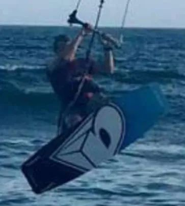 2 Kitesurfs Cabrinha + Prancha Airush + Trapezio ION + MALA. Kit por 2900 - Foto 4