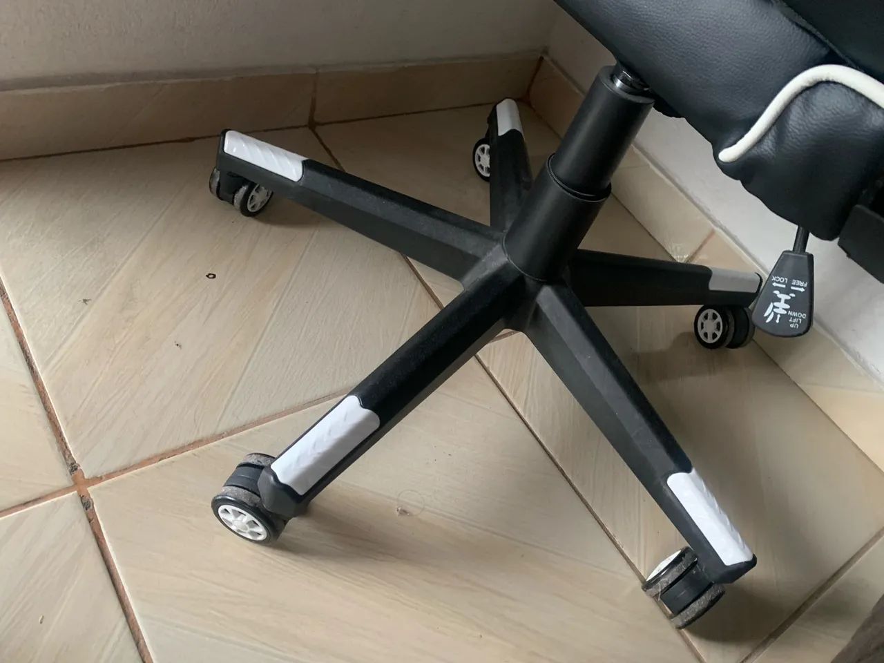 Cadeira Gamer Dazz - Preto e Branco - Foto 3