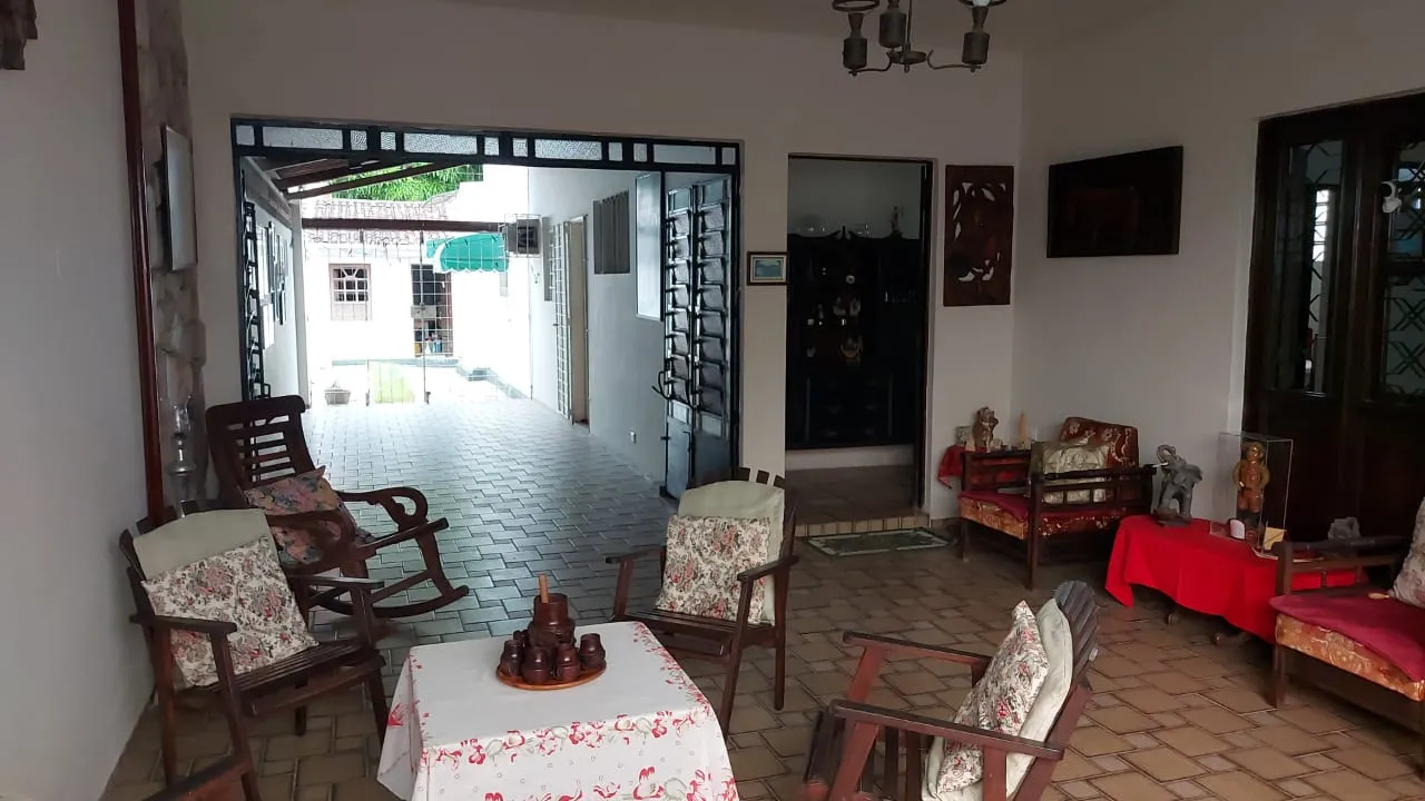580 M2 ÁREA DE TERRENO, CASA COM ÁREA 288 M2 ÚTIL. 04 QUARTOS.