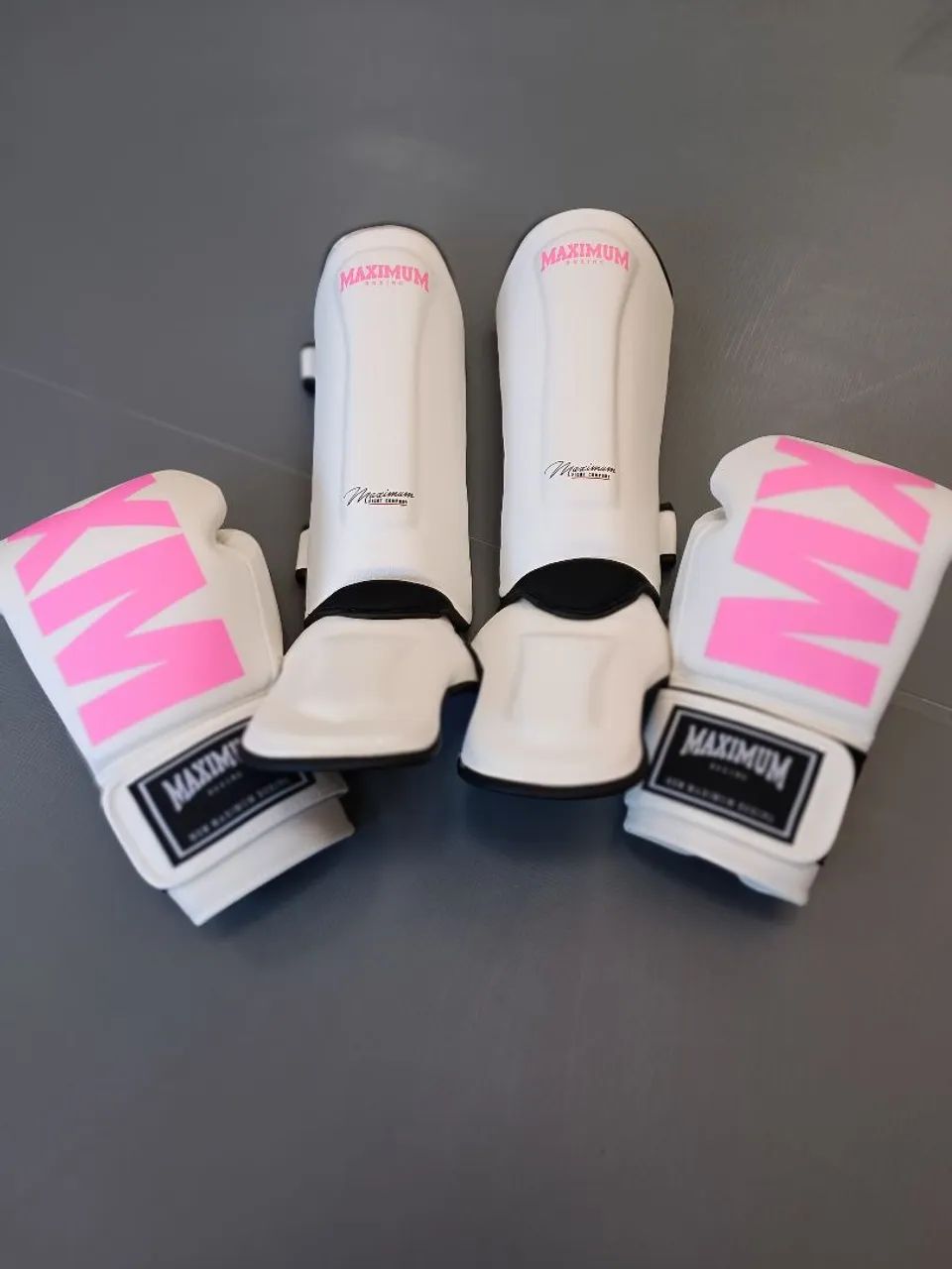 Kit de Muay Thai: Luvas e Caneleiras e Bandagem 5mt Maximum Boxing,   - Foto 5