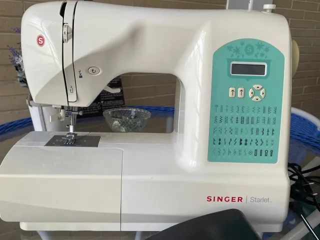 Maquina de Costura Singer Starlet 6660, Semi-nova