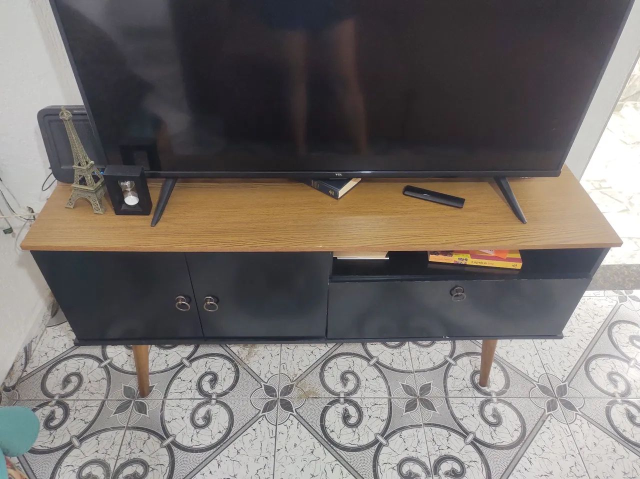 Rack with Slender Legs64842072634115121