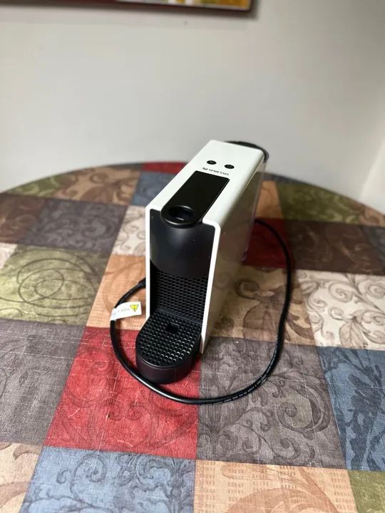 Máquina de Café Nespresso Essenza Mini Branca 110V