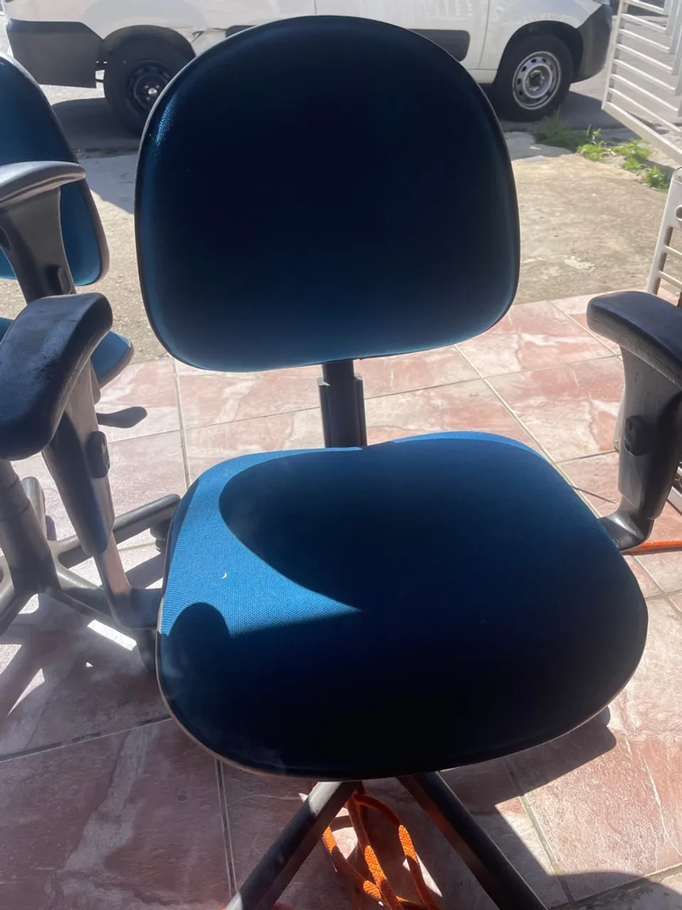 Cadeira de Escritório Confortável e Ergonômica