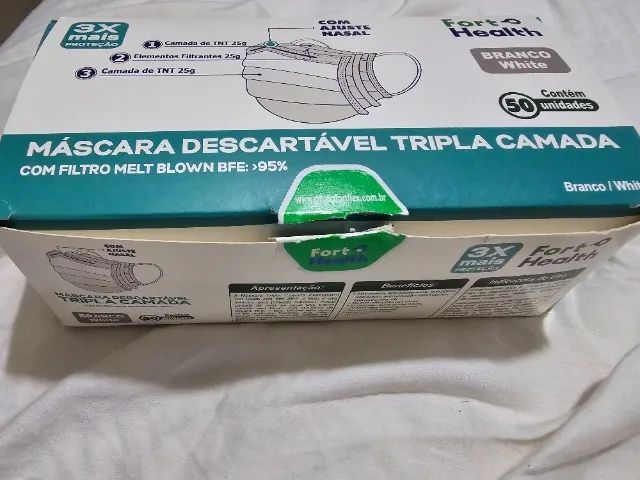 Uma caixa de máscara descartável