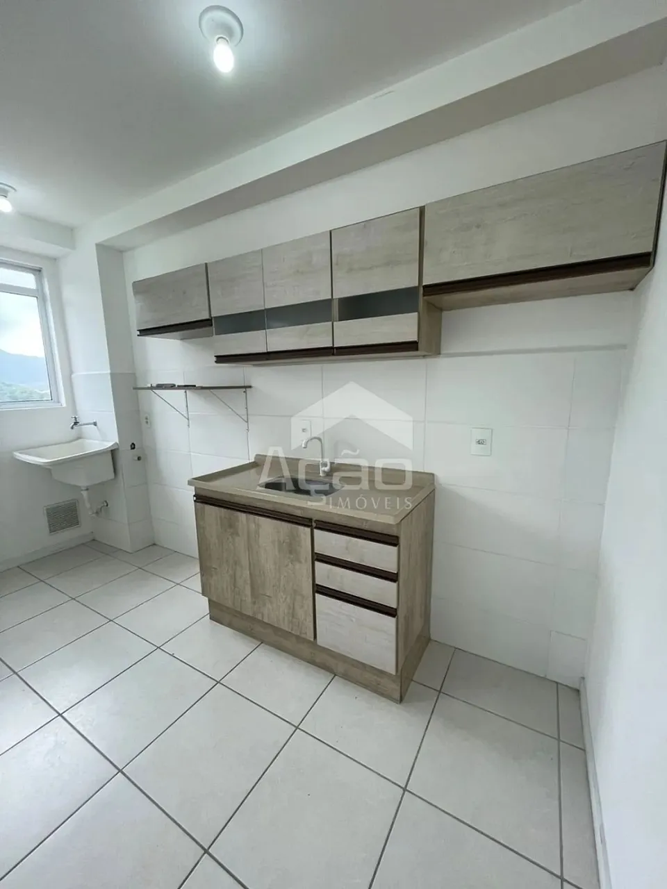 Apartamento Semi mobiliado Com 02 dormitórios no bairro Canhanduba em Itajaí/SC