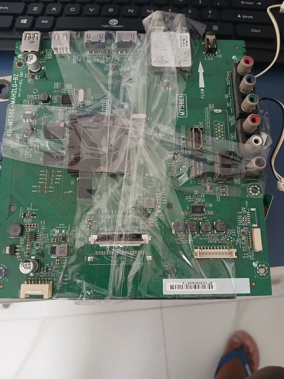 Placa fonte, principal, autofalantes, sensor e cabos flat tv TCL 43s4900fs - Foto 3