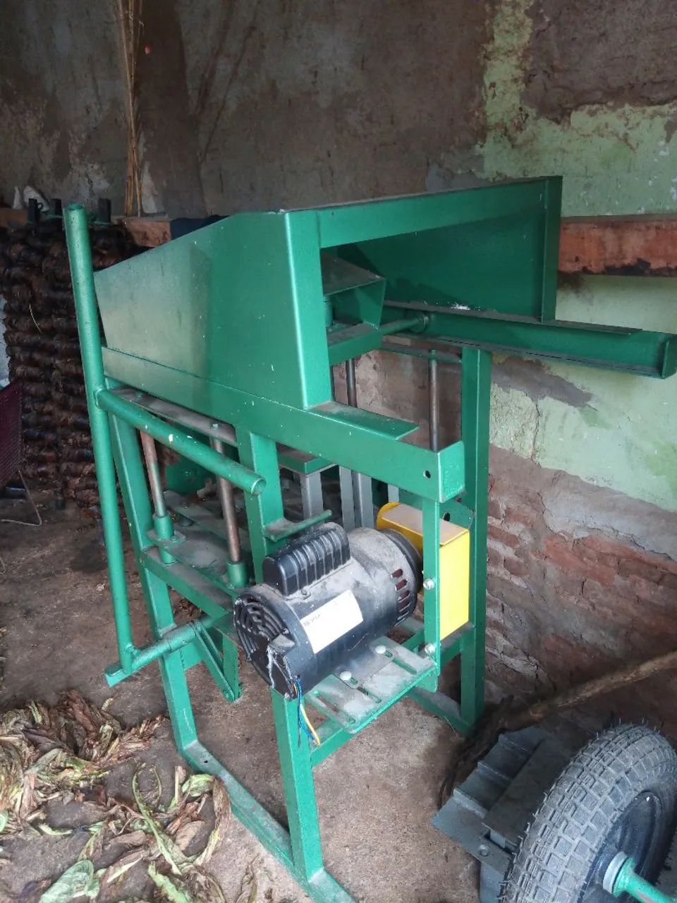 Concrete block making machine64254011932419121
